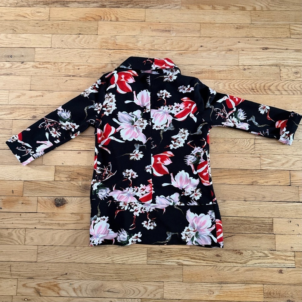 Revamped Bold Black, Pink and Red Floral Soft Blazer, unstructured open fit - Picture 4 of 8